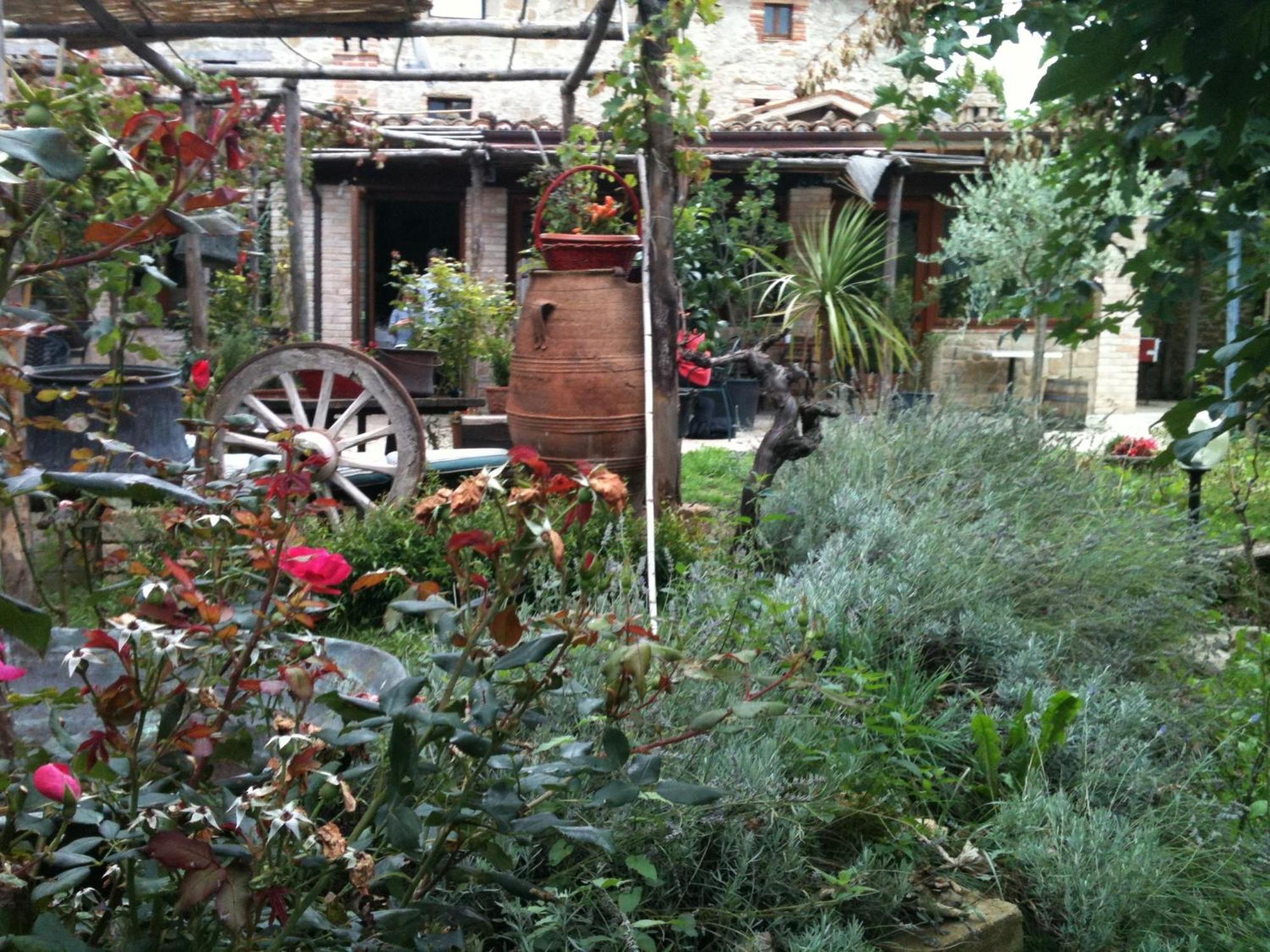 La Cittadella Dei Monti Sibillini Guest House Montemonaco Bagian luar foto